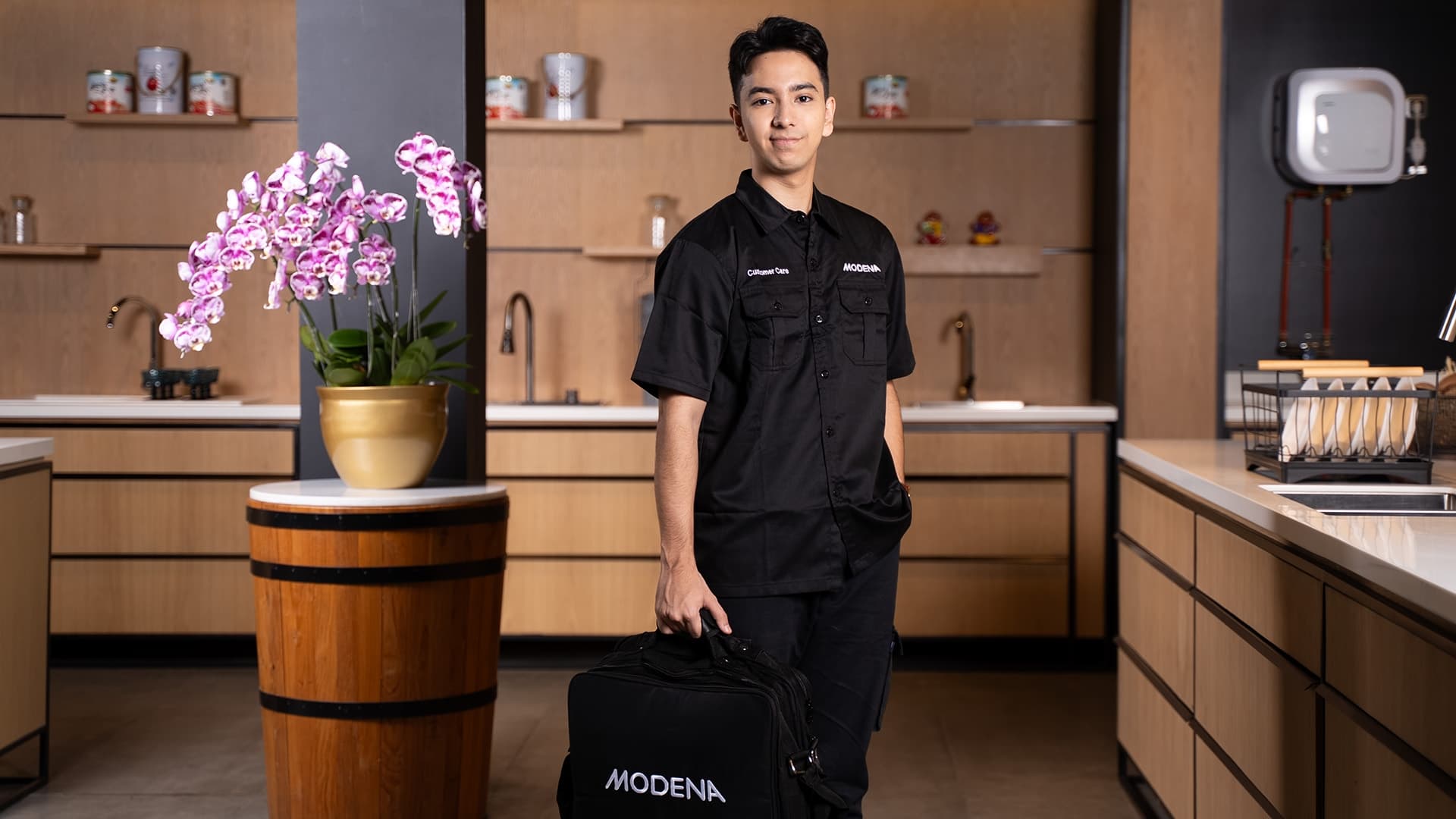 Konsumen perlu memastikan agar mendapatkan layanan purnajual dari service resmi. (Istimewa) - Image