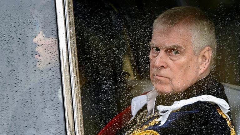 Polisi Inggris Geledah Berbagai Properti untuk Tuntaskan Penyelidikan Perkara mantan Pangeran Andrew - Image