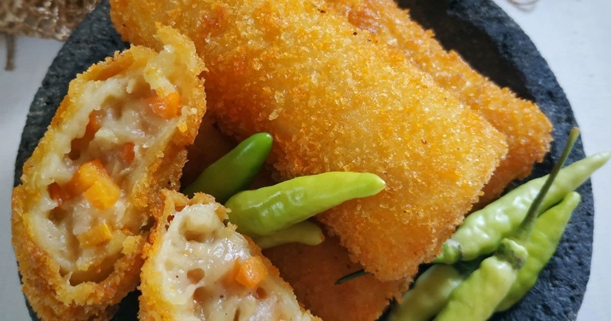 Ilustrasi risol ragout premium dengan isian ayam, kentang, dan wortel. (cookpad.com) - Image