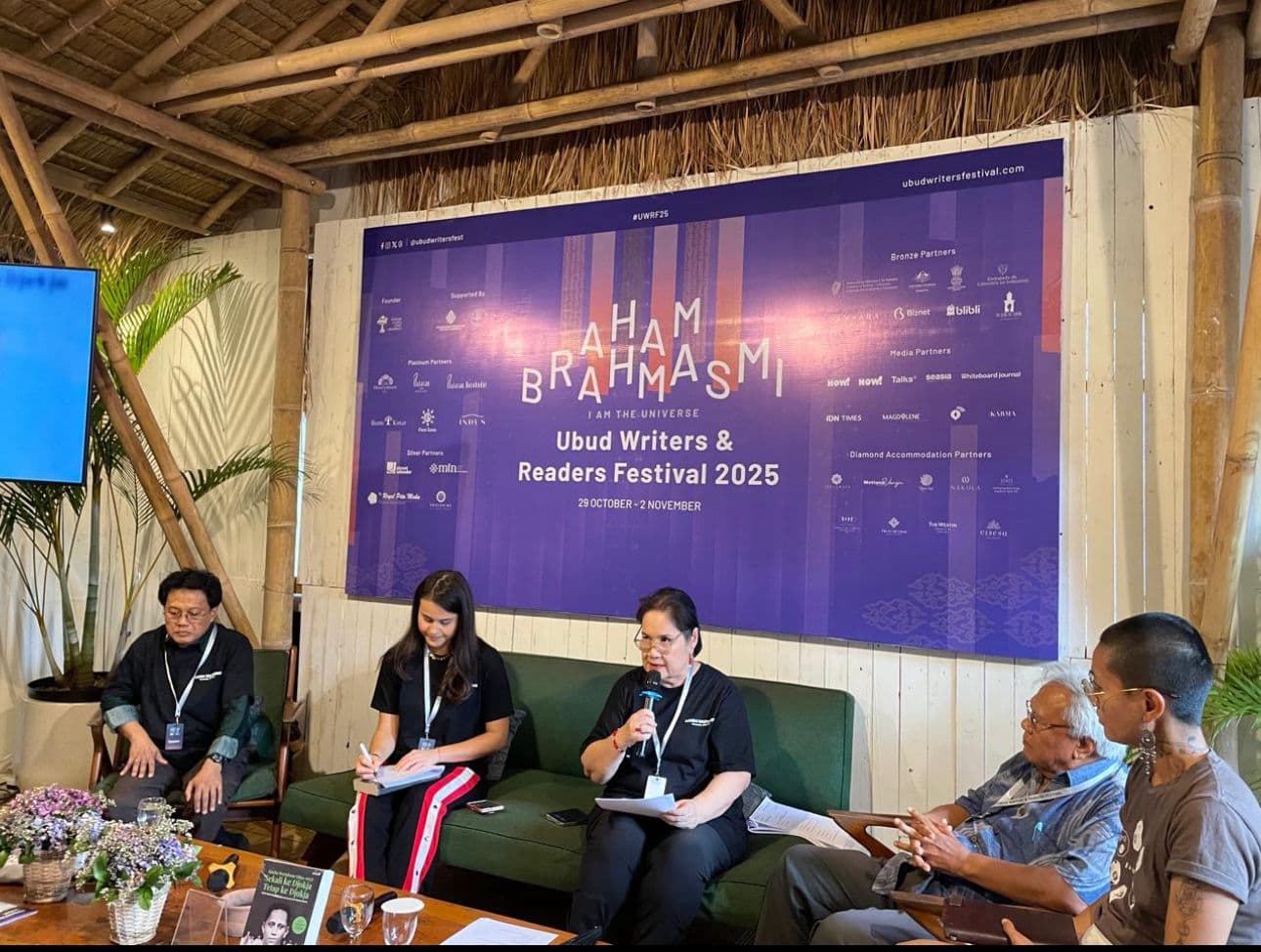 Suara dari Timur Menggema di Ubud, Mengenang Ajoeba Wartabone - Image