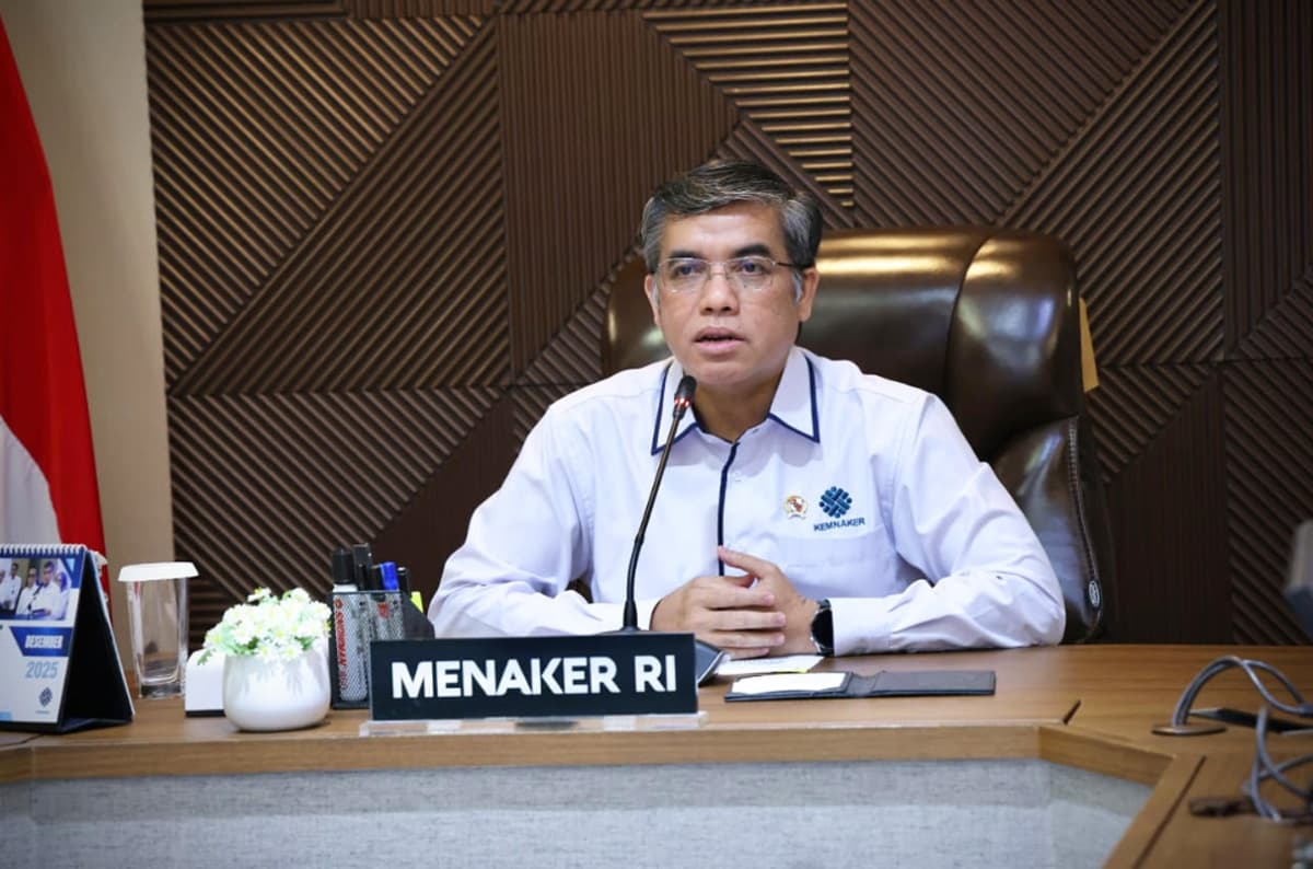 Menaker Yassierli mengajak sektor industri untuk peningkatan produktivitas tenaga kerja saat menjadi keynote speech kick off Pekan Peningkatan Produktivitas Nasional (P3N), Senin (10/11/2025). - Image