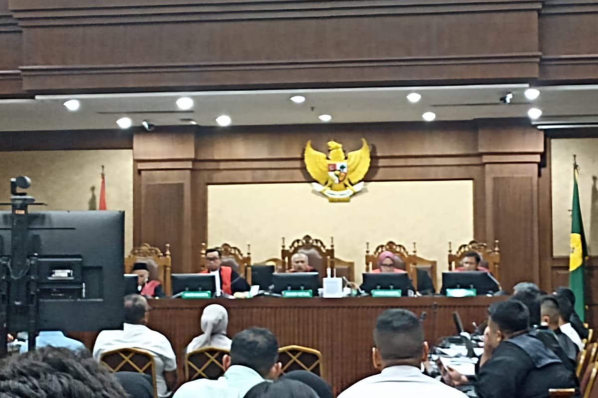 Sejumlah saksi dihadirkan dalam sidang lanjutan terdakwa beneficial ownership PT Tangki Merak dan PT Oil Tanking Merak (OTM), Muhammad Kerry Adrianto Riza di Pengadilan Tipikor Jakarta, Senin (10/11). - Image