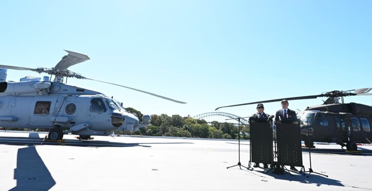 Keterangan pers Presiden Republik Indonesia Prabowo Subianto dan Perdana Menteri Australia Anthony Albanese di atas Kapal HMAS Canberra di Garden Island Naval Base, Sydney, Australia.(Biro Setpres). - Image