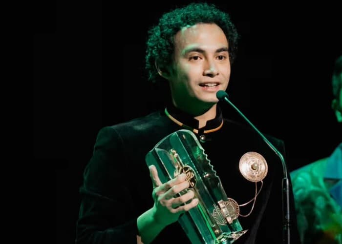 Raih Piala Citra Pertama di FFI 2025, Omara Esteghlal Sampaikan 'I Love You' untuk Prilly Latuconsina dalam Pidatonya - Image