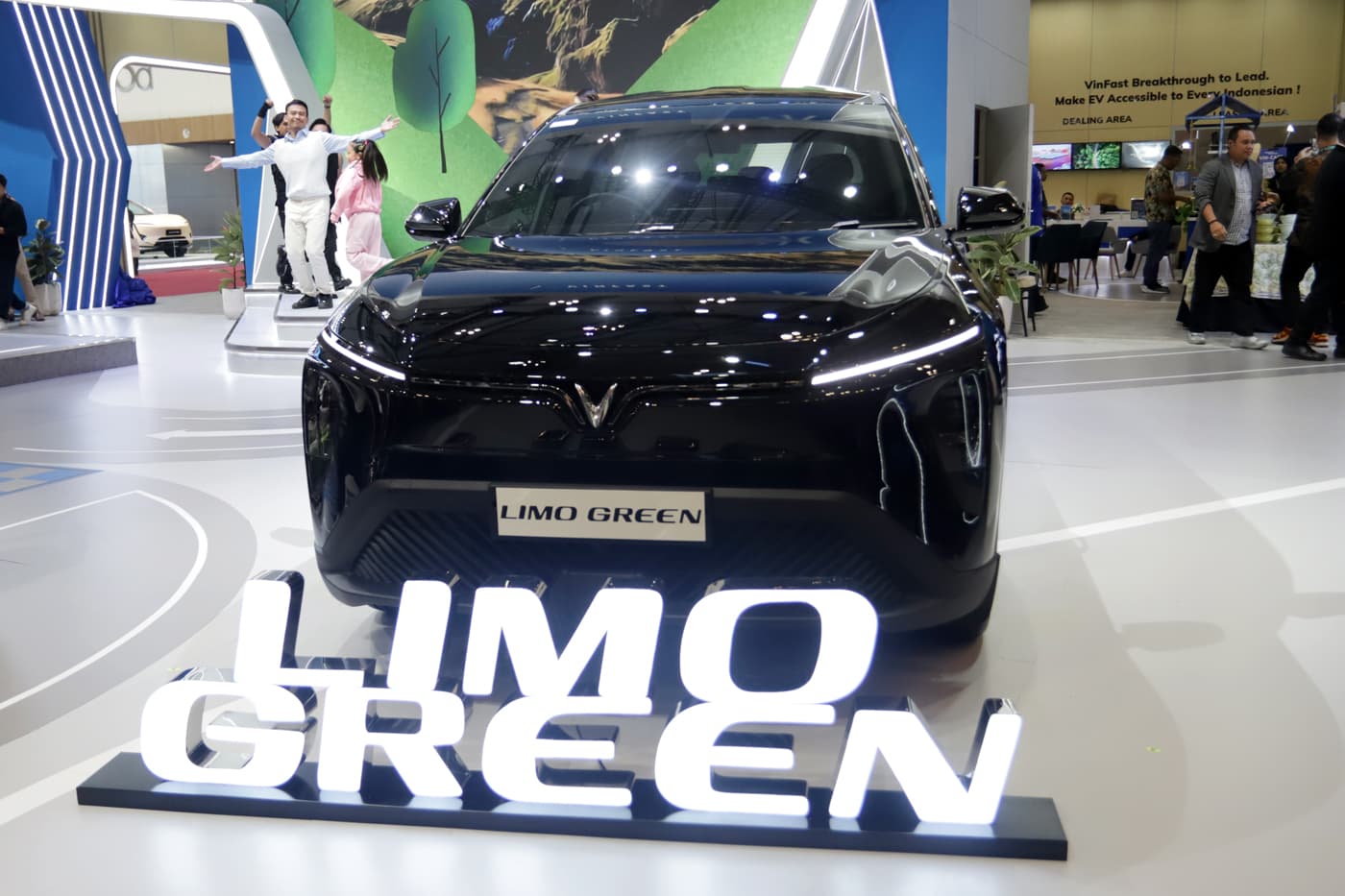 VinFast Teken MoU Pengadaan 400 Unit Limo Green, Perkuat Ekosistem Transportasi Ramah Lingkungan di Indonesia - Image