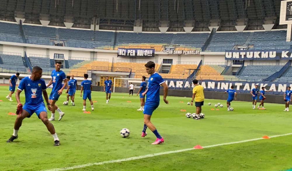 Cukup Satu Poin! Persib Bandung Jalani Laga Penentu Lawan Lion City Sailors di ACL Two, Nobar Biru Dihadiri Pemain - Image