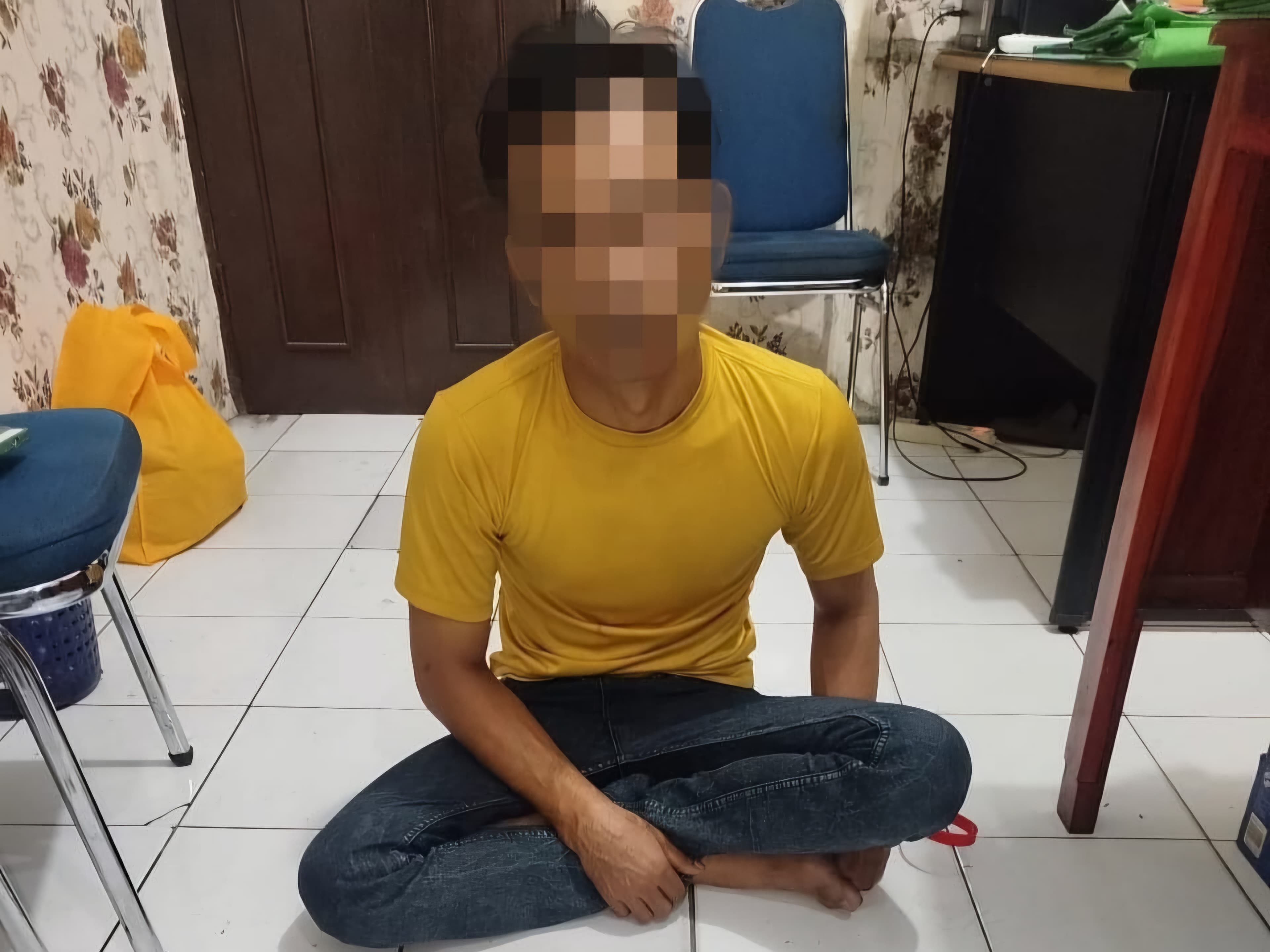 Penjual obat obat keras daftar G berinisial DS dibekuk di sebuah kontrakan di Kampung Sabi, Kelurahan Bencongan, Kecamatan Kelapa Dua. (Istimewa) - Image