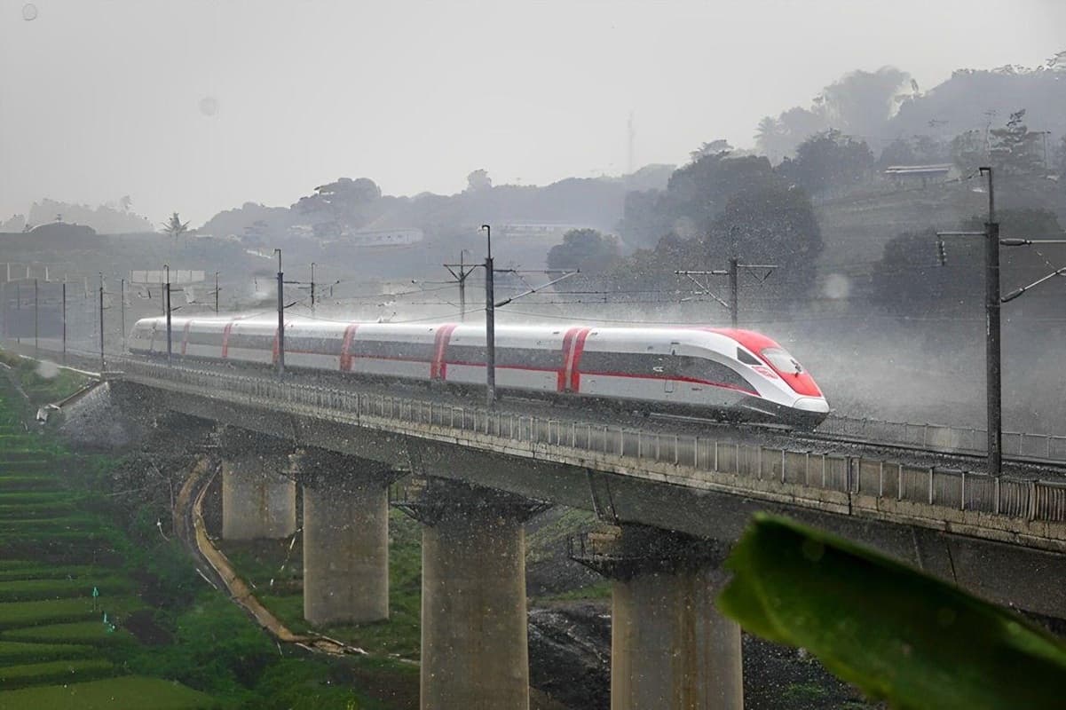 Resmi! Tiket Kereta Cepat Whoosh Kini Bisa Dibeli Lewat Trip.com, Wisatawan Global Makin Mudah ke Bandung - Image