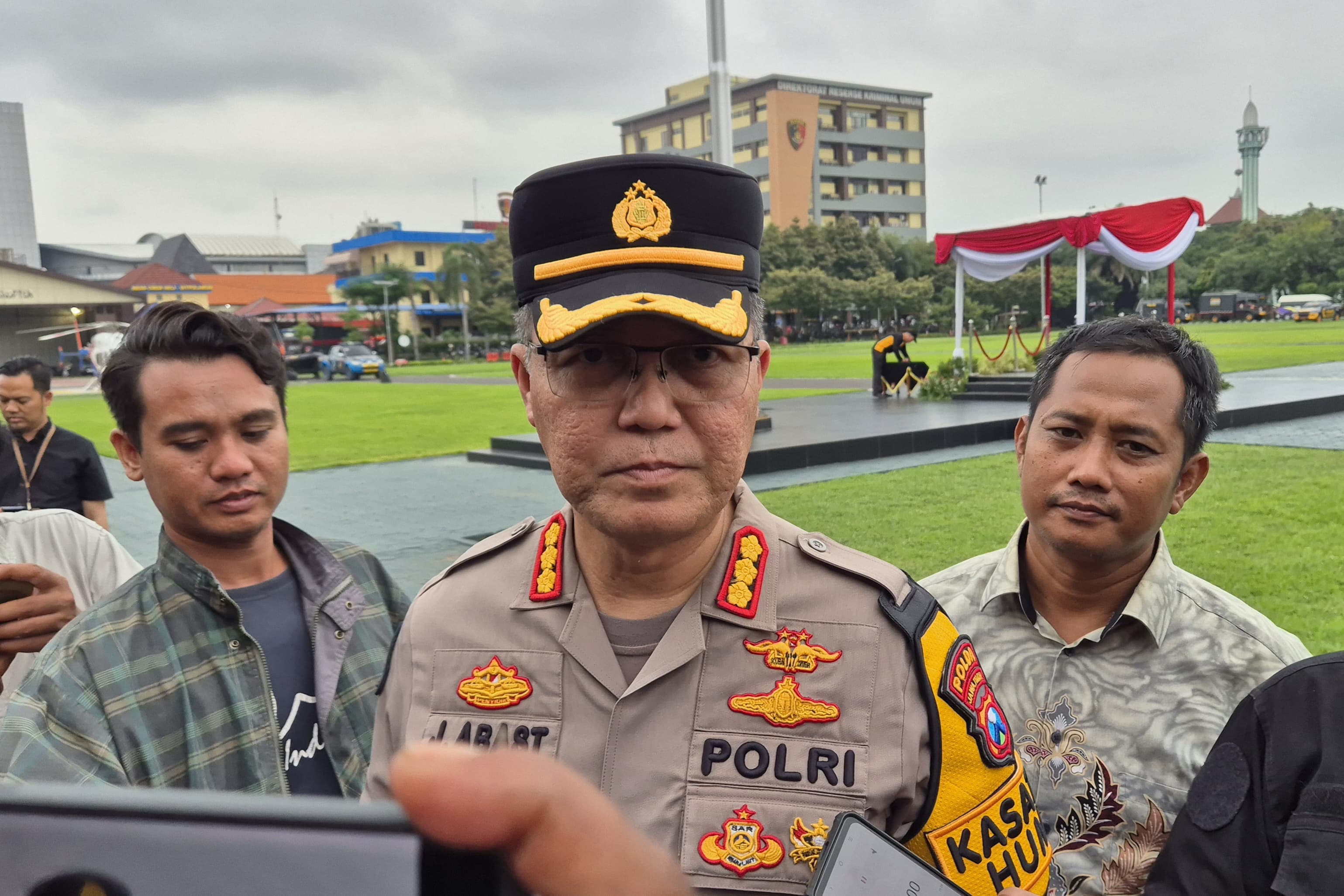 Kabid Humas Polda Jawa Timur, Kombes Pol Jules Abraham Abast . (Novia/JawaPos.com) - Image