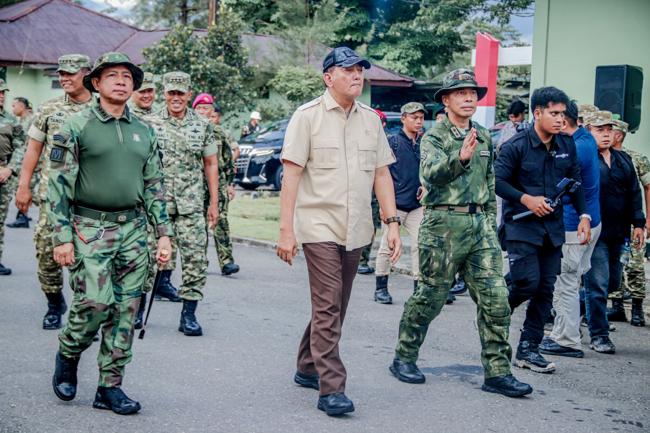 Beri Kenaikan Pangkat Luar Biasa untuk Prajurit di Papua, Menhan Sjafrie Minta Panglima TNI Tak Ragu Apresiasi Anak Buah - Image