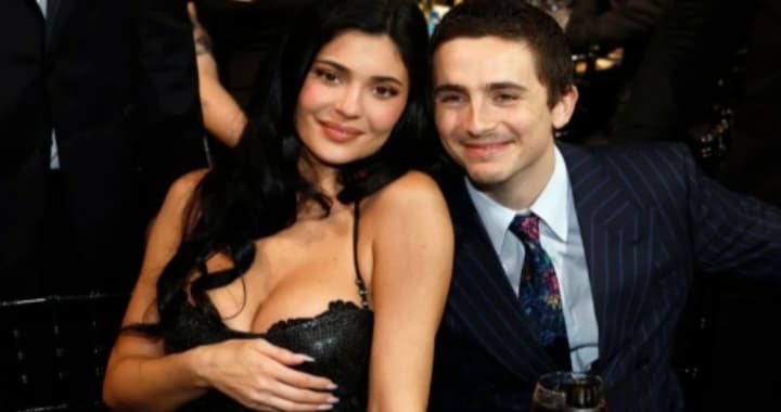 Hadiri Acara Critics Choice Awards, Timothée Chalamet Makin Lengket dengan Kylie Jenner - Image