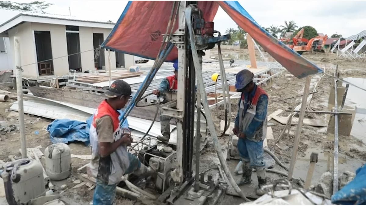 Pembangunan hunian sementara (huntara) di wilayah terdampak bencana tidak hanya memberi ketenangan bagi masyarakat terdampak bencana di Aceh Tamiang./(Istimewa). - Image