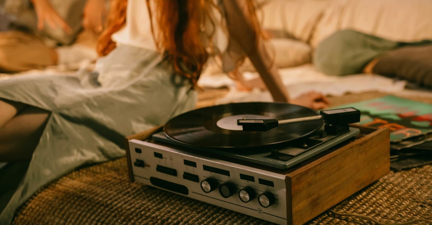 Ilustrasi benda legendaris era 1970-an yang kini bikin nostalgia dan dirindukan banyak orang (Geediting) - Image