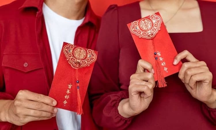 Bukan Sekadar Amplop Merah, Ini 6 Aturan Tak Tertulis Seputar Angpao di Hari Imlek - Image