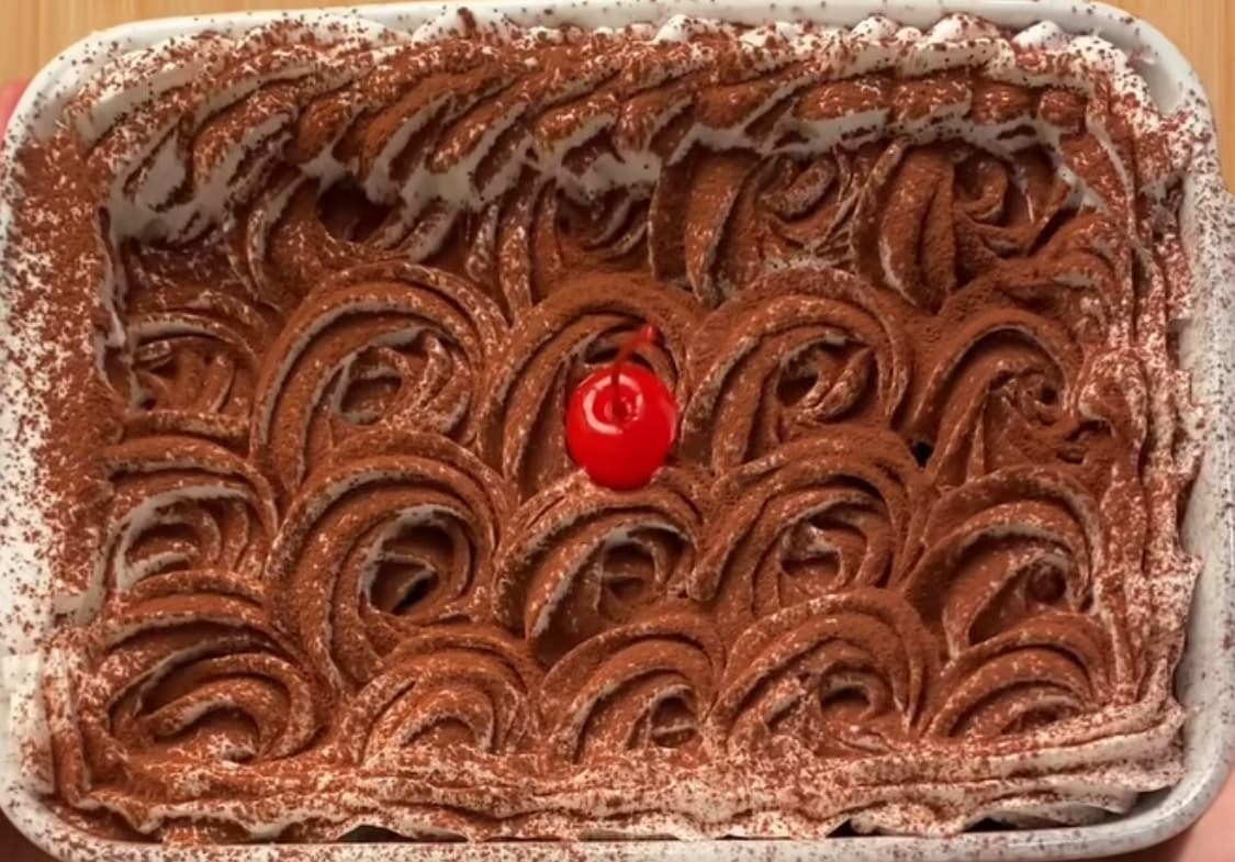 Potret chocolate dessert loyang dengan rasa cokelat pekat dipadukan dengan topping creamy. (Sumber: instagram.com/@afiah.nasution) - Image