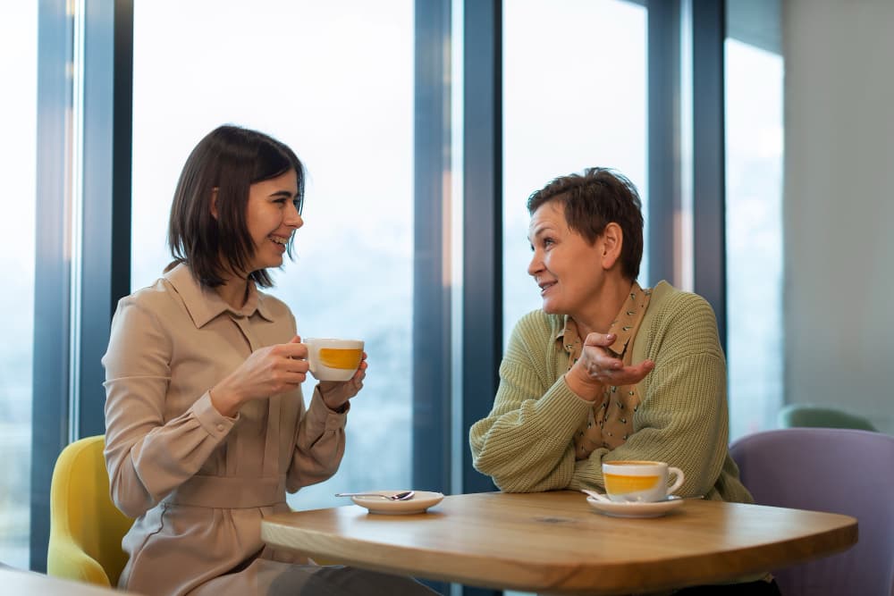 Ilustrasi orang yang sedang mengobrol. (Freepik) - Image