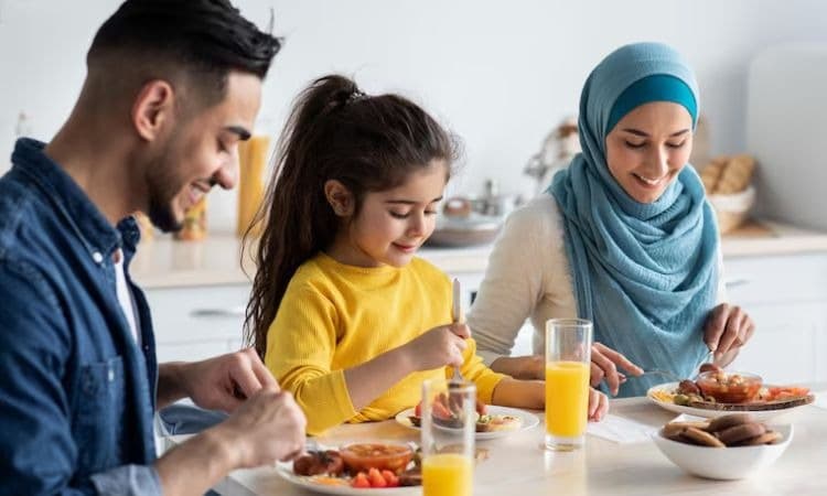 Ilustrasi makan sahur/freepik - Image