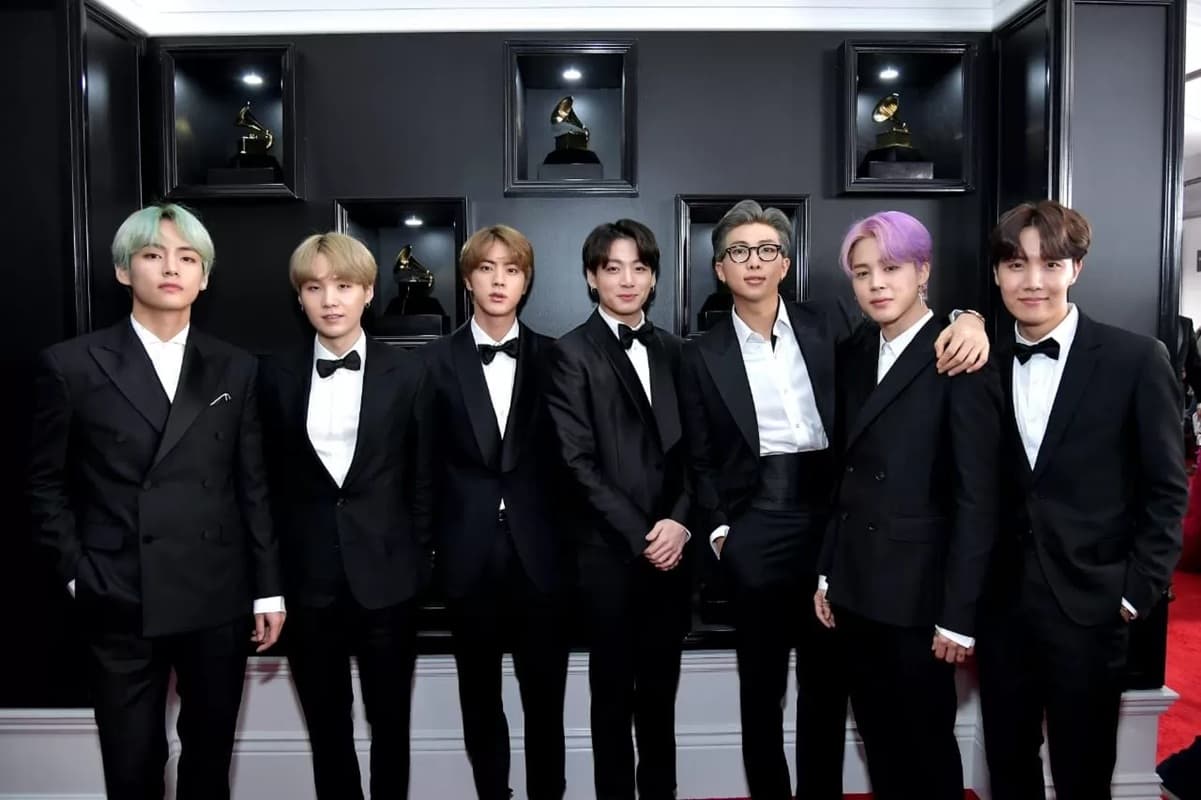 Bakal Konser di Indonesia, Kemenpar Bakal Tawarkan Kolaborasi Promsikan Wisata Nusantara ke BTS - Image