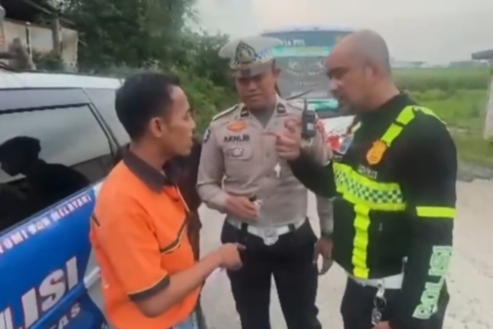 Parah Nih! Sopir Bus PO Harapan Jaya Diduga Mabuk dan Ugal-ugalan di Jombang, Polisi Temukan Botol Arak - Image