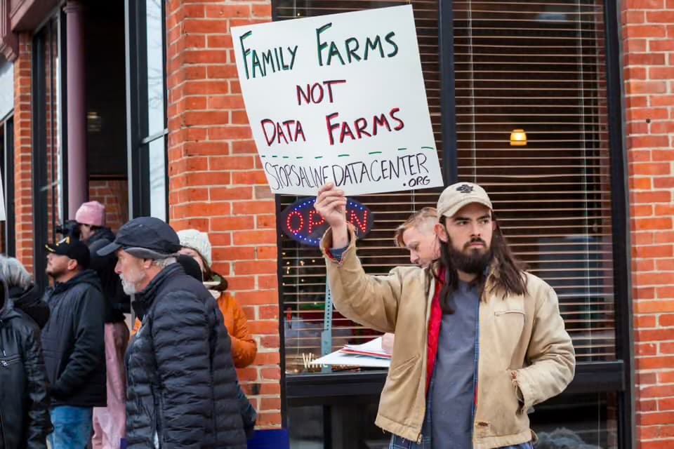 Petani Amerika Tolak Tawaran Ratusan Miliar Rupiah untuk Pusat Data AI: Gelombang Investasi Big Tech Tertahan Identitas Agraria - Image