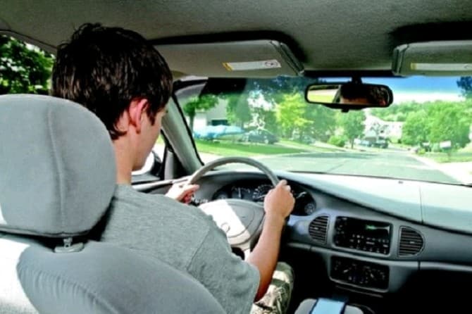 Agar tidak mudah lelah, posisi duduk saat setir harus benar (Istimewa) - Image