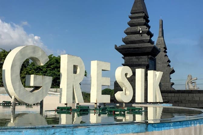 Gerbang menuju Kab. Gresik. (Dok. JawaPos.com) - Image