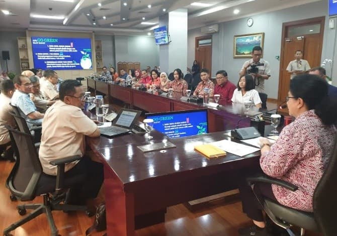 Pertemuan Menkes bersama para periset muda dan para ahli berbicara soal akar bajakah. (Istimewa/Twitter) - Image