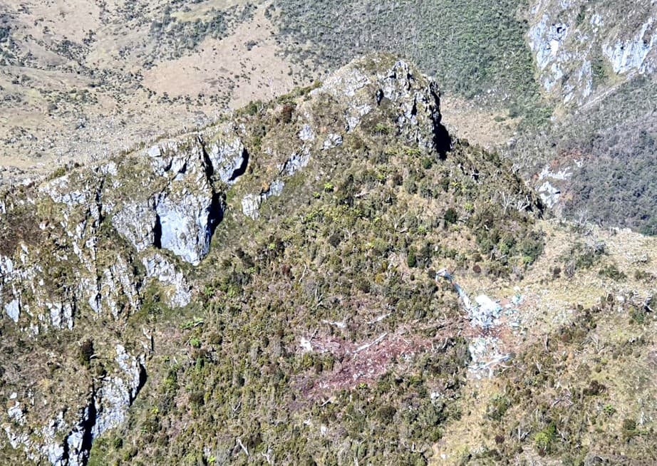 Foto: Dokumen Pendam XVII/Cendrawasih DITEMUKAN. Pangdam XVII/Cendrawasih Mayjen TNI Herman Asaribab memastikan telah menemukan puing helikopter MI-17 yang dinyatakan hilang sejak Juni tahun lalu. - Image