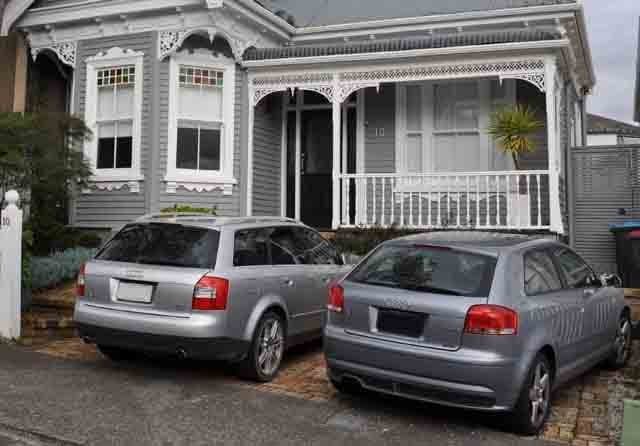 Jalan Sempit, Parkir Mobil Kudu Berempati - Image