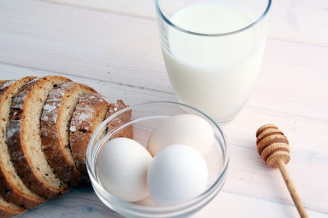 Ilustrasi susu dan telur yang mengandung zat-zat yang dapat meningkatkan imunitas tubuh, sangat cocok dikonsumsi di masa pandemi. (Pixabay) - Image