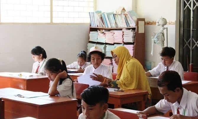 Ilustrasi guru. (RadarKediri/JawaPos.com) - Image