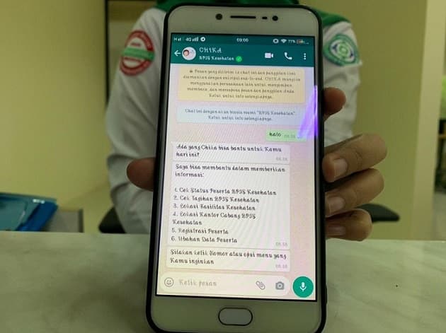 Ilustrasi pemanfaatan aplikasi CHIKA yang dikembangkan BPJS Kesehatan untuk peserta JKN-KIS. - Image