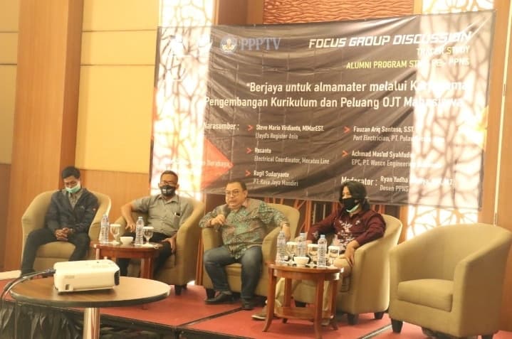 FGD kurikulum PPNS dengan industri untuk menyiapkan kurikulum yang sesuai dengan kebutuhan industri. (PPNS for JawaPos.com) - Image