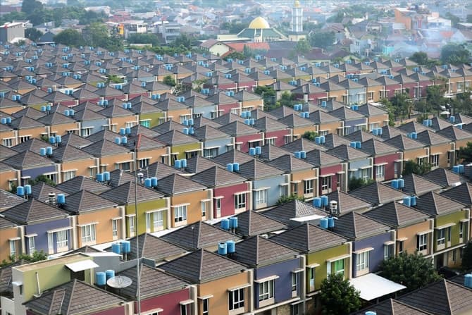 Suasana perumahan di kawasan Gading Serpong, Kelapa Dua, Kabupten Tangerang, Banten, Minggu (13/6/2021). Kementerian Pekerjaan Umum dan Perumahan Rakyat (PUPR) melalui Direktorat Jendral Perumahan mencatat, hingga juni 2021 penyerapan anggarannya telah me - Image