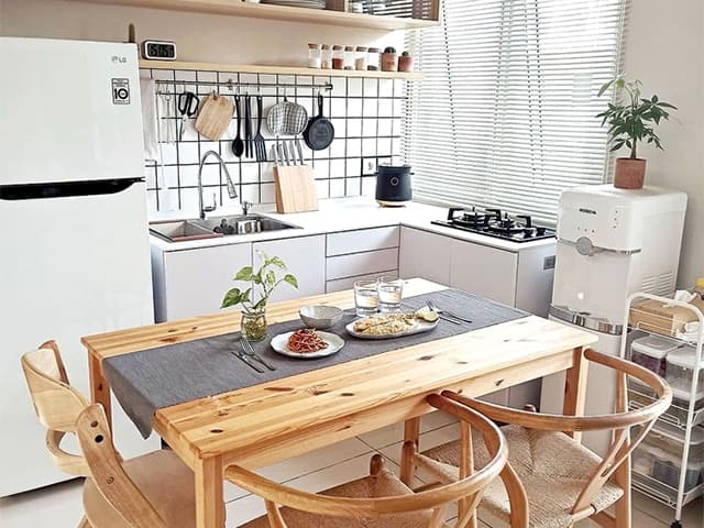 RAPI DAN aMINIMALIS: Dapur di rumah mungil ini terkesan rapi. (INSTAGRAM RUMA CIEL) - Image