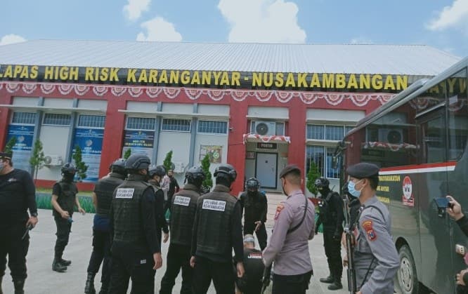 56 Napi Provokator Dipindahkan ke Lapas Nusakambangan Pasca Kerusuhan di Muara Beliti - Image