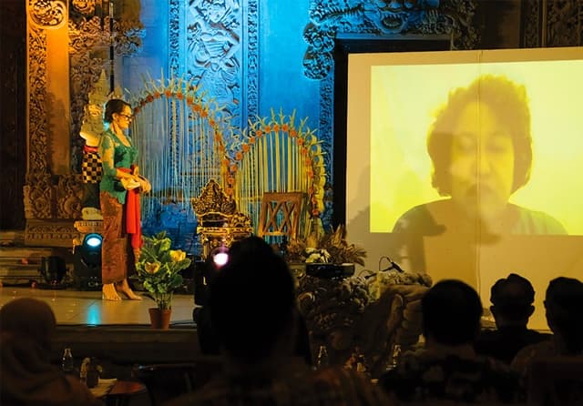 Pemberian Lifetime Achievement Award di UWRF 2021 untuk Budi Darma - Image