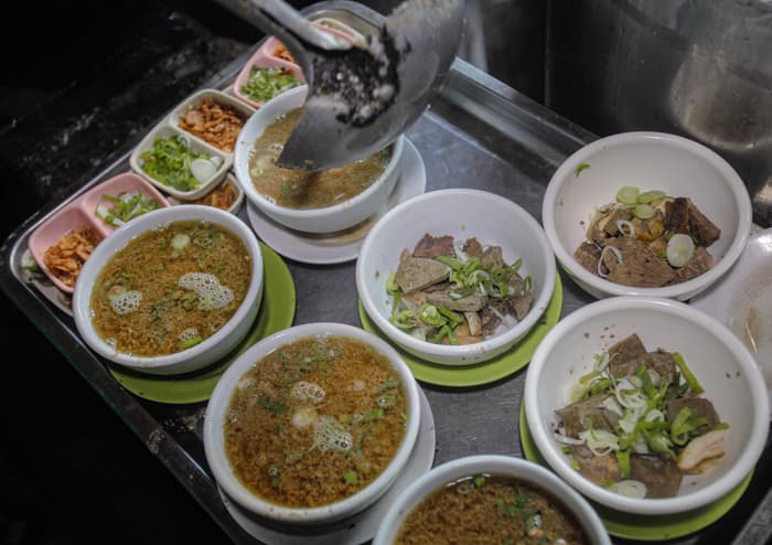 Wisata Kuliner! 5 Rekomendasi Coto Makassar di Surabaya Paling Enak, Bikin Lidah Bergoyang - Image