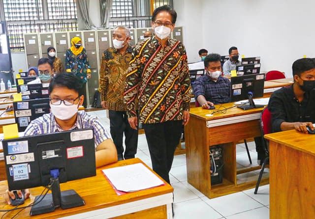 Ini 1000 Top Sekolah di Surabaya Raya, Cek Sekolahmu Ada atau Tidak - Image