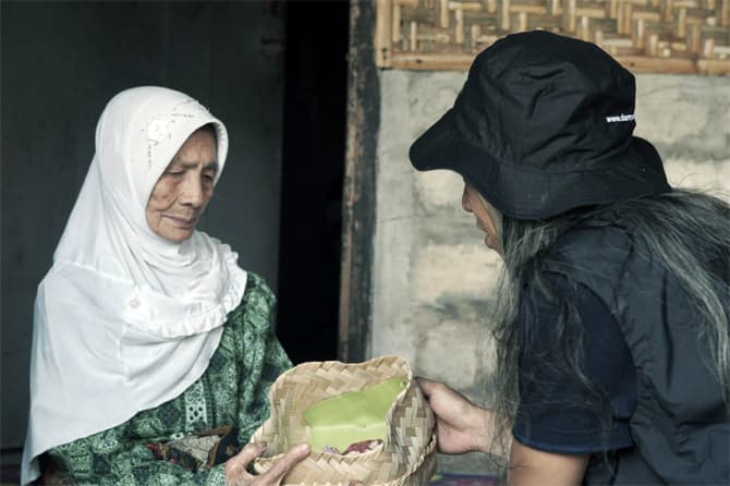 Dompet Dhuafa  lewat Program Tebar Hewan Kurban (THK) 1443H melakukan pendistribusian daging kurban ke sejumlah wilayah Indonesia, termasuk menyisir pelosok dan perbatasan terluar Indonesia yang  menjadi wilayah sasaran utama distribusi. - Image