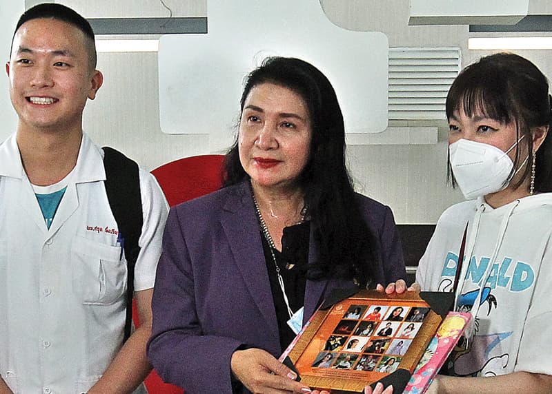 DARI THAILAND: Sekjen APSF Kolonel Senior Wandee Tosuwan (tengah). Dia tiga kali datang ke Solo dalam masa persiapan perhelatan ASEAN Para Games 2022. (HARITSAH ALMUDATSIR/JAWA POS) - Image