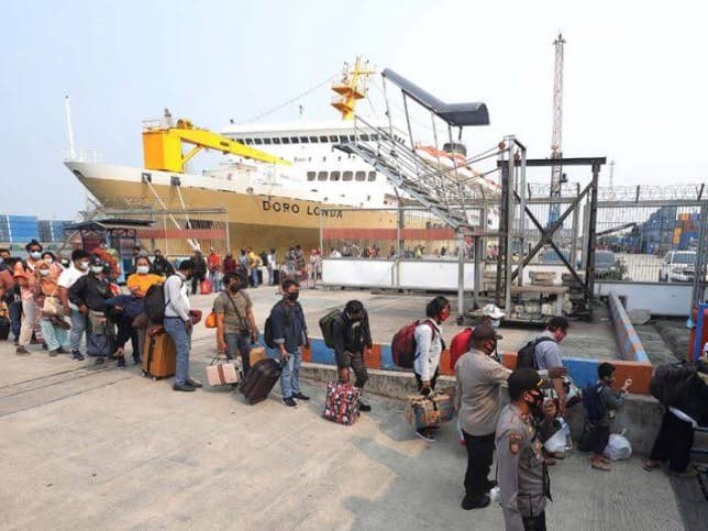 Ilustrasi penumpang kapal. Fedrik Tarigan/JawaPos  - Image