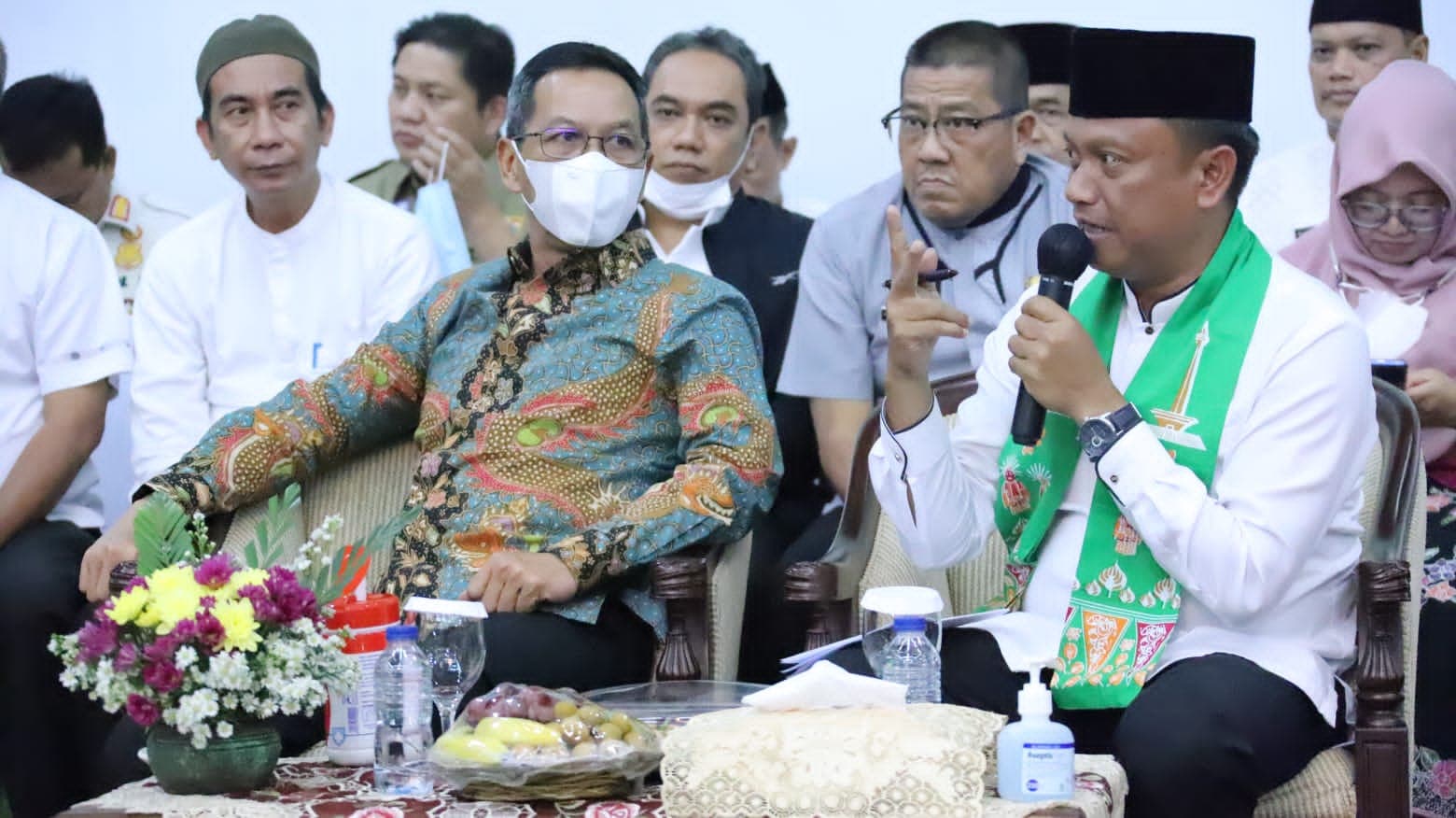 Penjabat (Pj) Gubernur DKI Jakarta Heru Budi Hartono menghadiri acara Peningkatan Kapasitas Kelembagaan Pemangku Kepentingan di Kecamatan Mampang Prapatan, Kota Administrasi Jakarta Selatan, Jumat (21/10). (Dok Sudin Kominfotik Jaksel) - Image