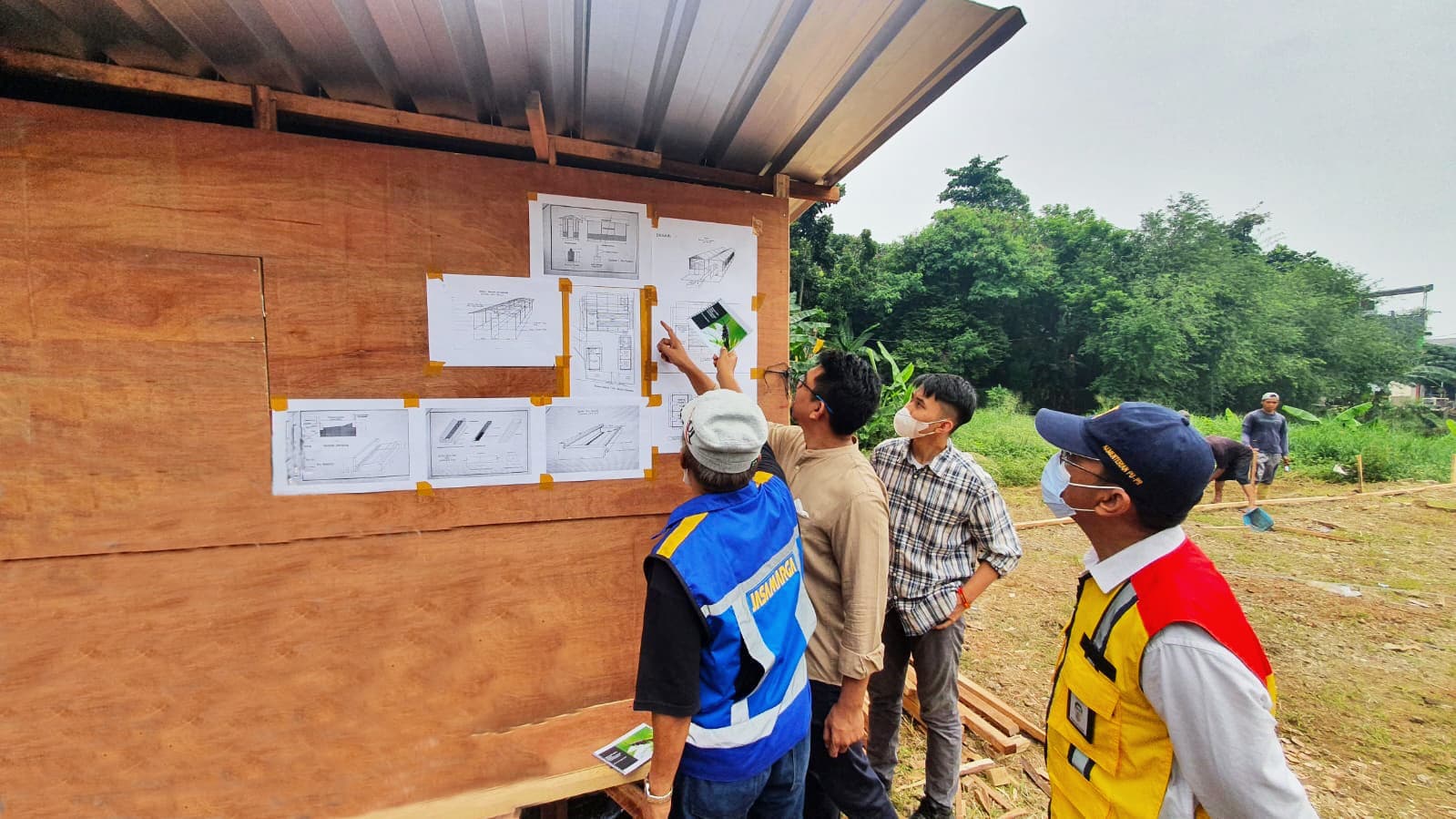 Kementerian PUPR dan Jasamarga Tol Road melakukan penilaian Tempat Istirahat dan Pelayanan (TIP) di Rest Area Cibubur Square  Pada kesempatan tersebut, perwakilan Kementerian PUPR dan Jasamarga Tol Road diajak melihat fasilitas andalan di Rest Area Cibubu - Image