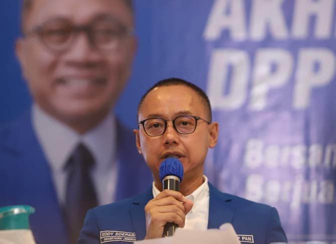 Sekjen Partai Amanat Nasional (PAN) Eddy Soeparno saat acara Refleksi Akhir Tahun DPP PAN di Jakarta, Rabu (30/12/2020). PAN menyatakan dukungannya terhadap pemerintah dalam menghadapi pandemi COVID-19, salah satunya dengan pemberian vaksin secara gratis - Image