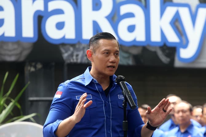 Ketua Umum Partai Demokrat Agus Harimurti saat konferensi pers terkait kasus hukum yang menjerat Gubernur Papua yang juga Ketua DPD Partai Demokrat Papua Lukas Enembe di Kantor DPP Partai Demokrat, Jakarta, Kamis (29/9/2022). Partai Demokrat menonaktifkan - Image